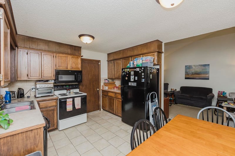 2438 S Capri, Wichita, KS 67210