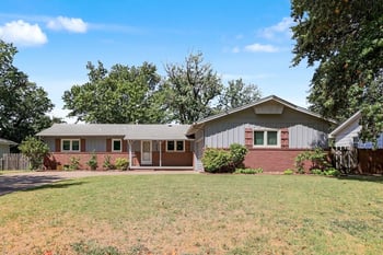 713 N Farmington Dr, Derby, KS 67037