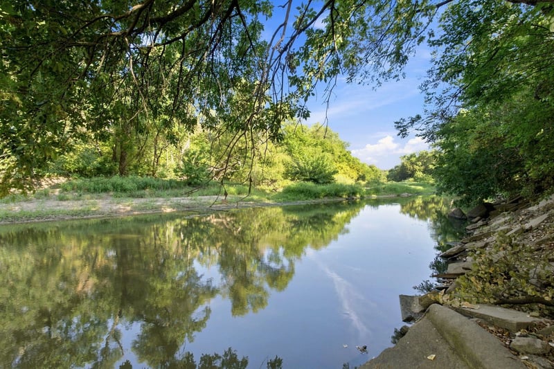 1231 S Sheridan Ave, Valley Center, KS 67147