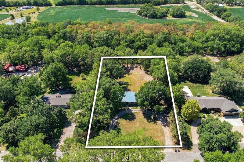 1231 S Sheridan Ave, Valley Center, KS 67147