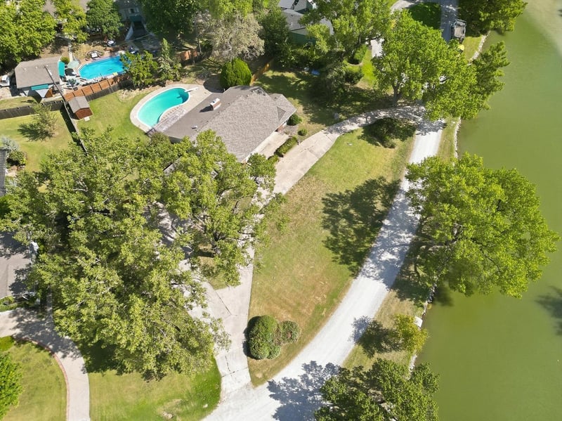 555 S Springlake Ln, Wichita, KS 67230
