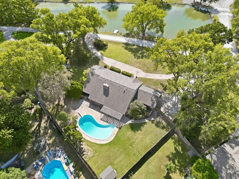 555 S Springlake Ln, Wichita, KS 67230