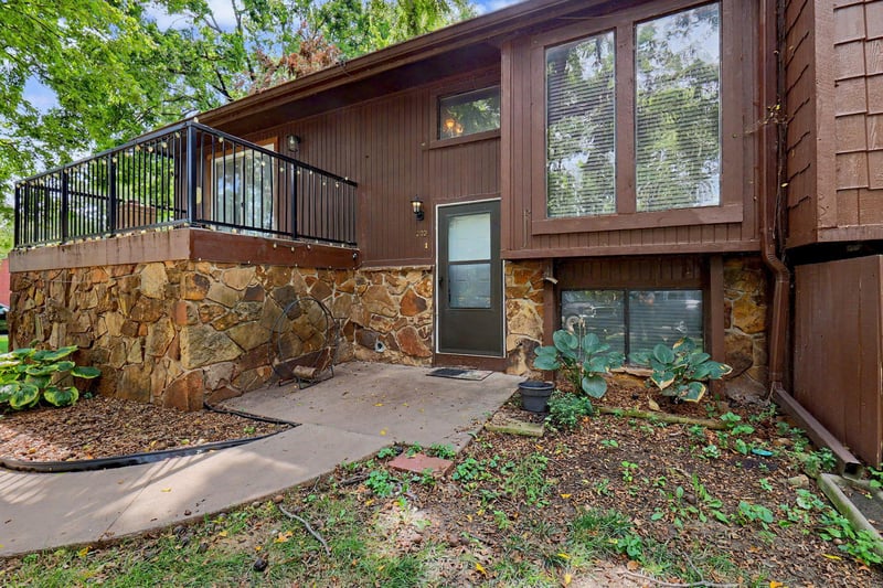 2421 S Yellowstone St #302, Wichita, KS 67215