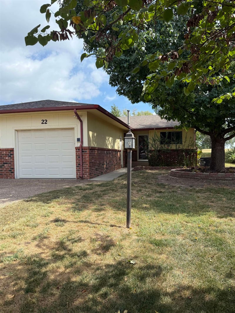 22 N Club House, Augusta, KS 67010