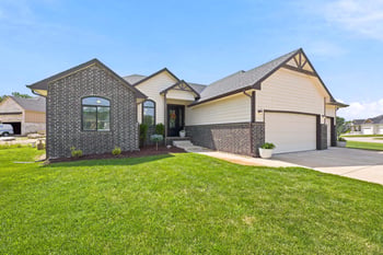 518 N Backwoods Ct, Valley Center, KS 67147