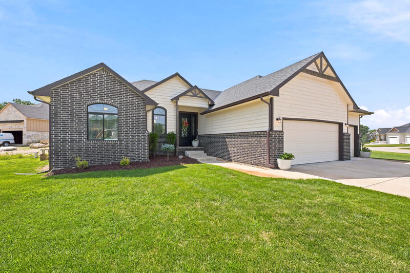 518 N Backwoods Ct, Valley Center, KS 67147