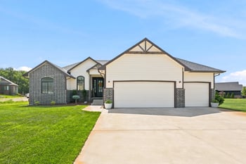 518 N Backwoods Ct, Valley Center, KS 67147