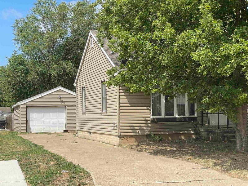 1406 N B, Wellington, KS 67152