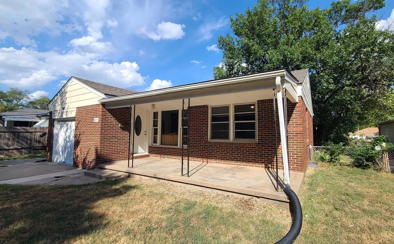 2214 S Pinecrest Ave, Wichita, KS 67218