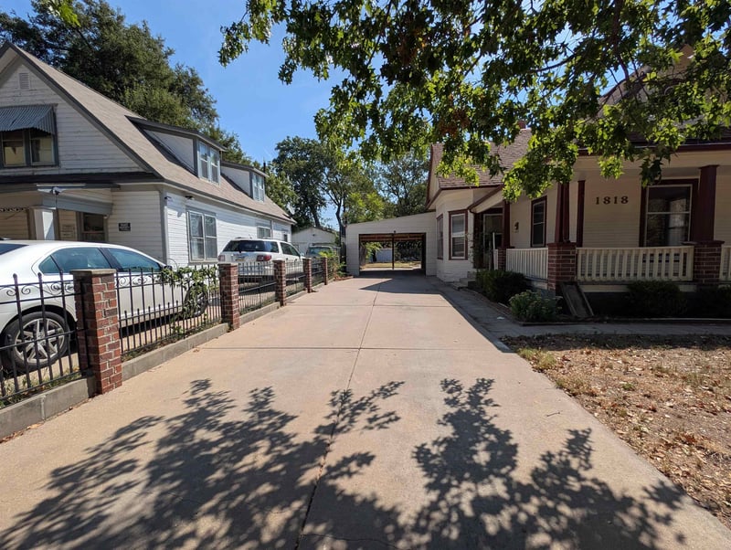 1818 N Park Pl, Wichita, KS 67203