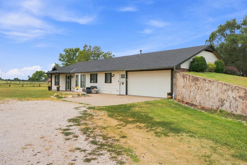 2239 N 311th St W, Garden Plain, KS 67050-9201