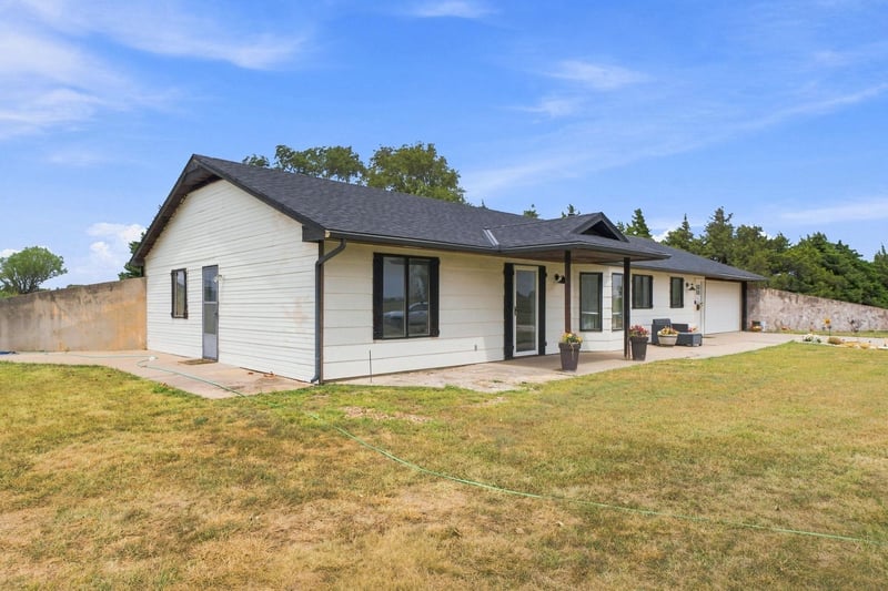 2239 N 311th St W, Garden Plain, KS 67050-9201