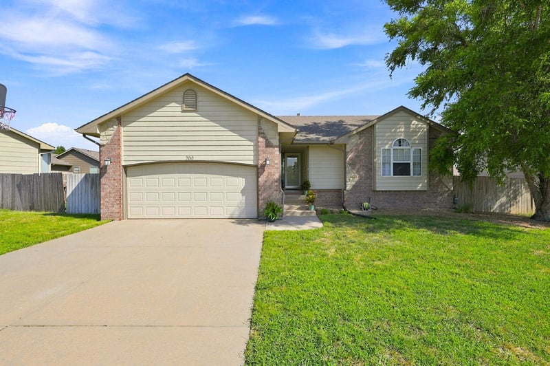 200 E Stone Pa, Derby, KS 67037