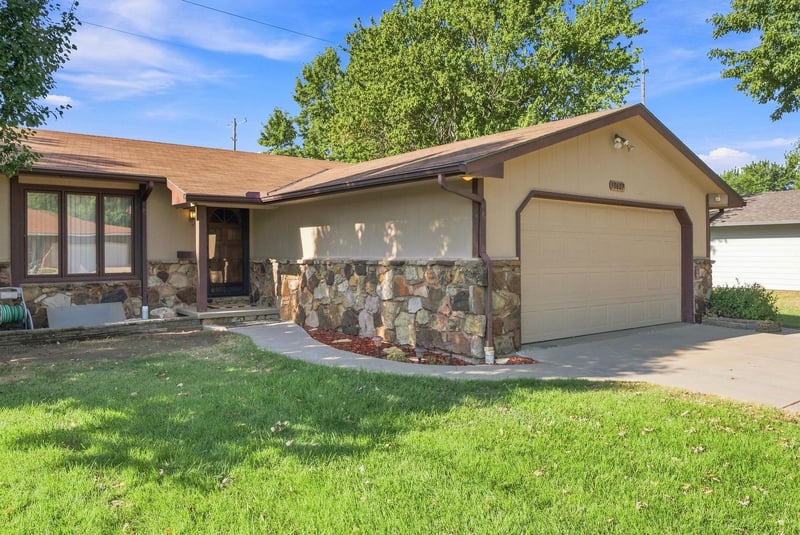 10607 W Nantucket St, Wichita, KS 67212-1274