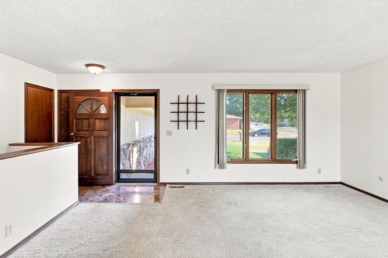 10607 W Nantucket St, Wichita, KS 67212-1274