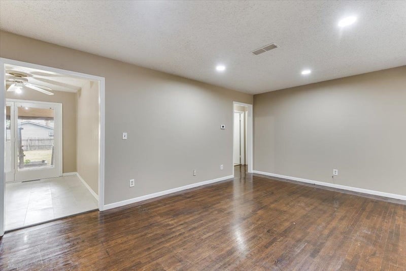 314 W Carlyle St, Wichita, KS 67217
