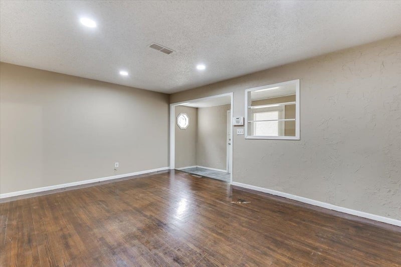 314 W Carlyle St, Wichita, KS 67217