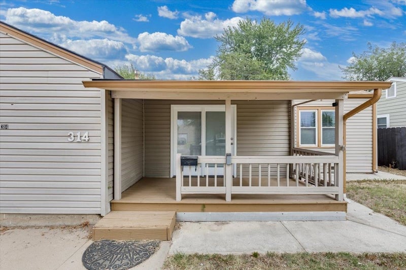 314 W Carlyle St, Wichita, KS 67217