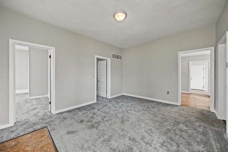 120 W 4th St, Assaria, KS 67416