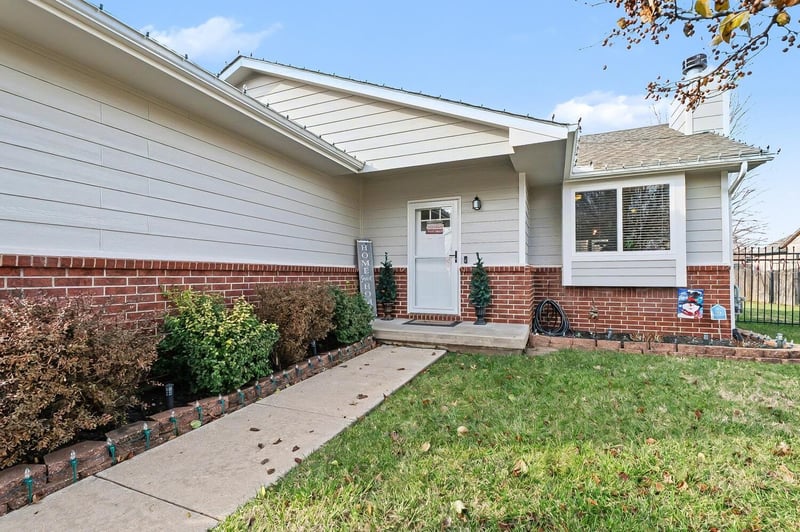 2325 S Leecrest St, Wichita, KS 67209-3047