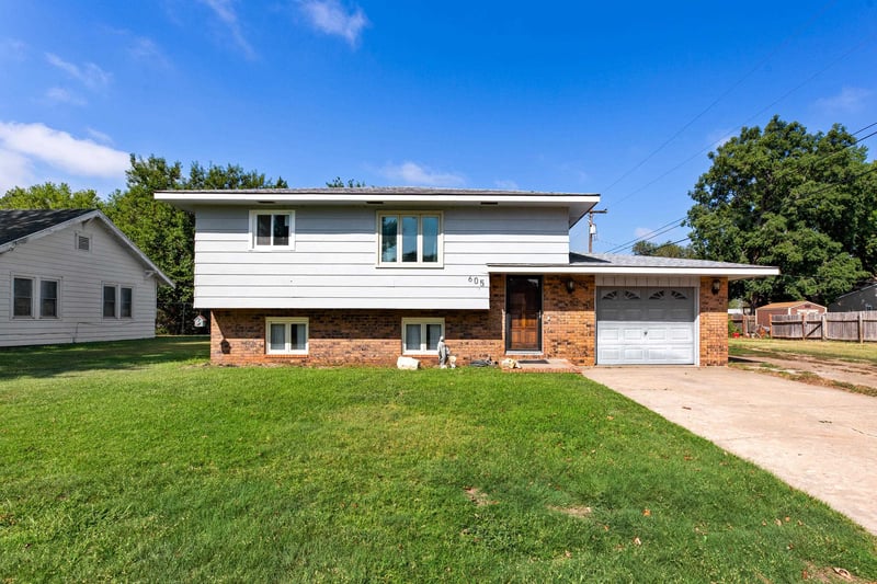 605 S Walnut, South Hutchinson, KS 67505