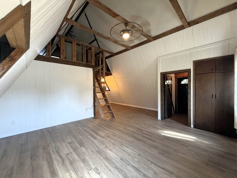 8232 N Prairie Lake Rd, Moundridge, KS 67107