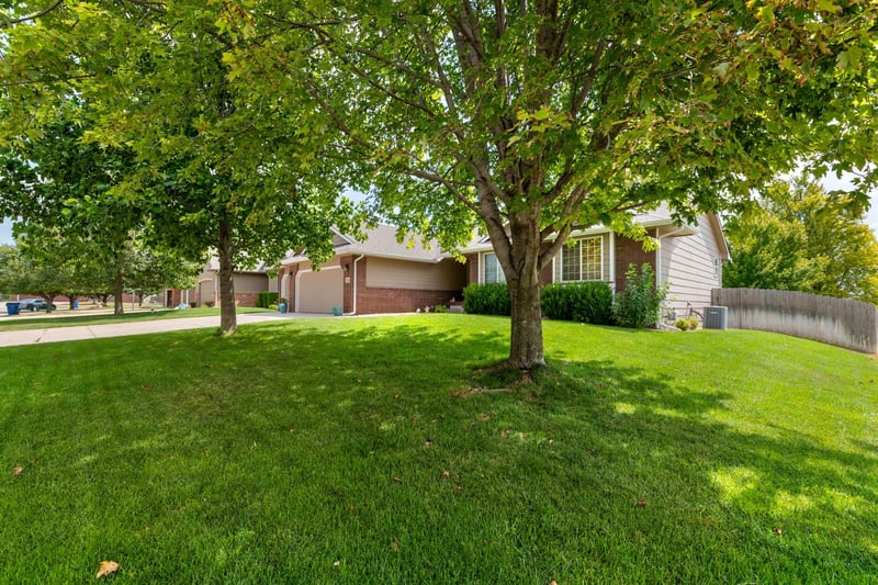 3542 N Lake Ridge Ct, Wichita, KS 67205