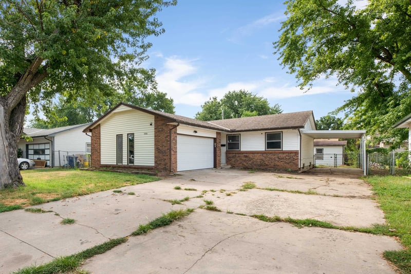 2001 E Idlewild Dr, Wichita, KS 67216