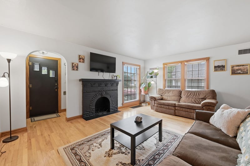 556 S Poplar St, Wichita, KS 67211