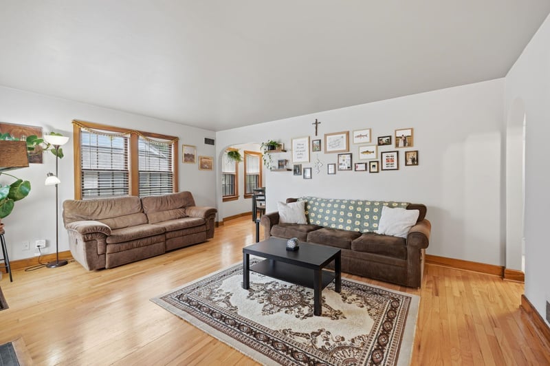 556 S Poplar St, Wichita, KS 67211