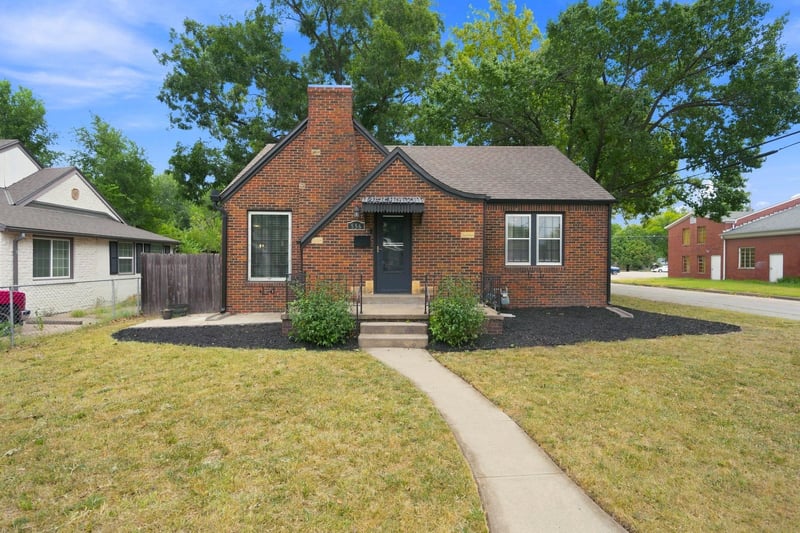 556 S Poplar St, Wichita, KS 67211