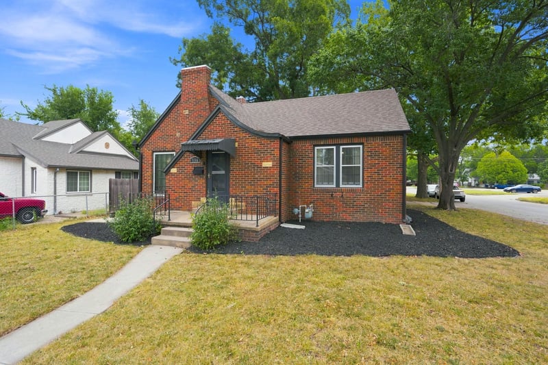 556 S Poplar St, Wichita, KS 67211