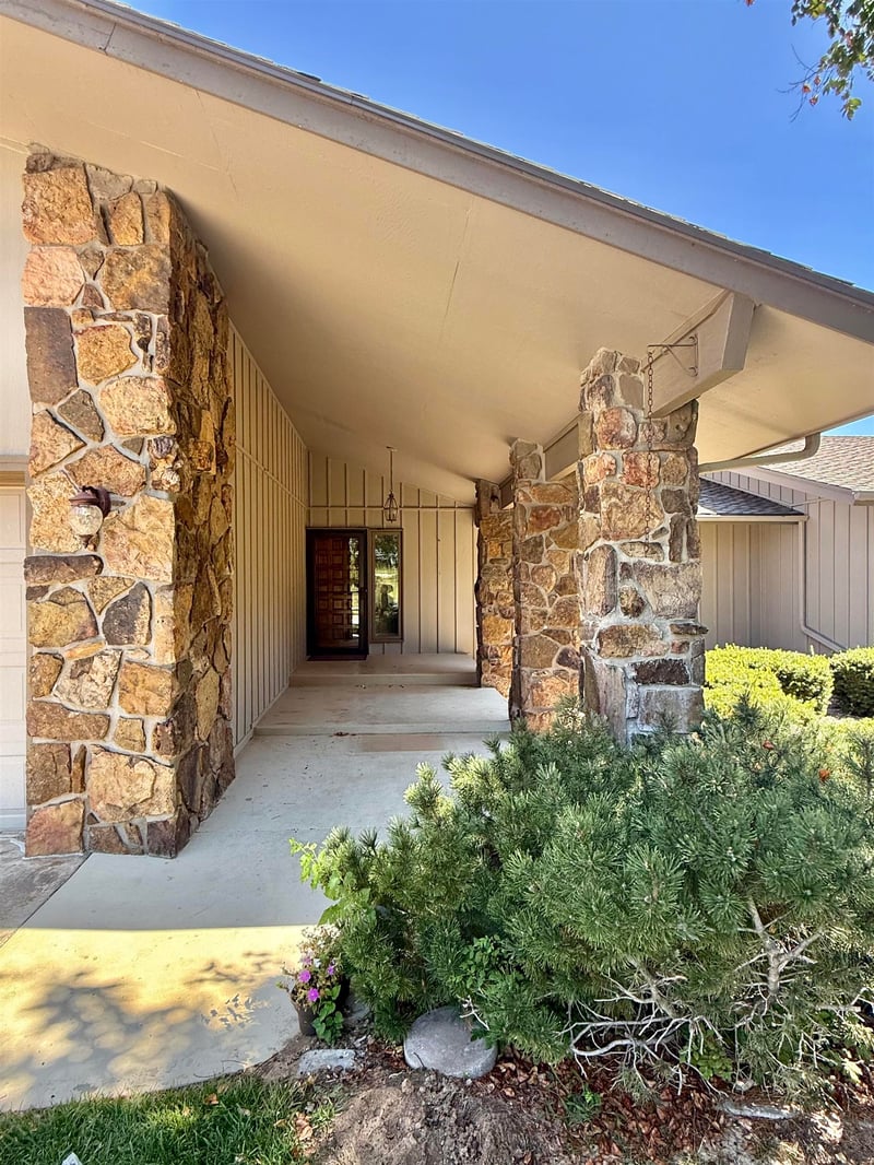 1634 Kensington Blvd, Garden City, KS 67846-8373