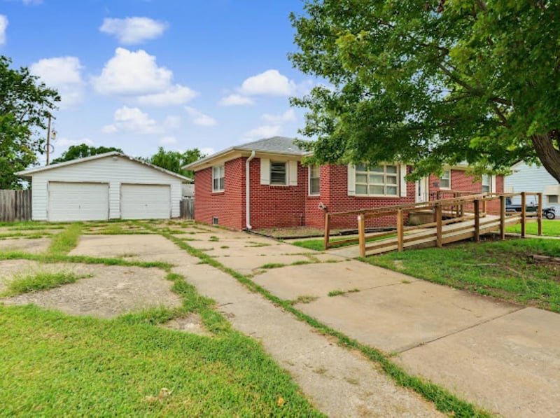 621 N 12th, Salina, KS 67401