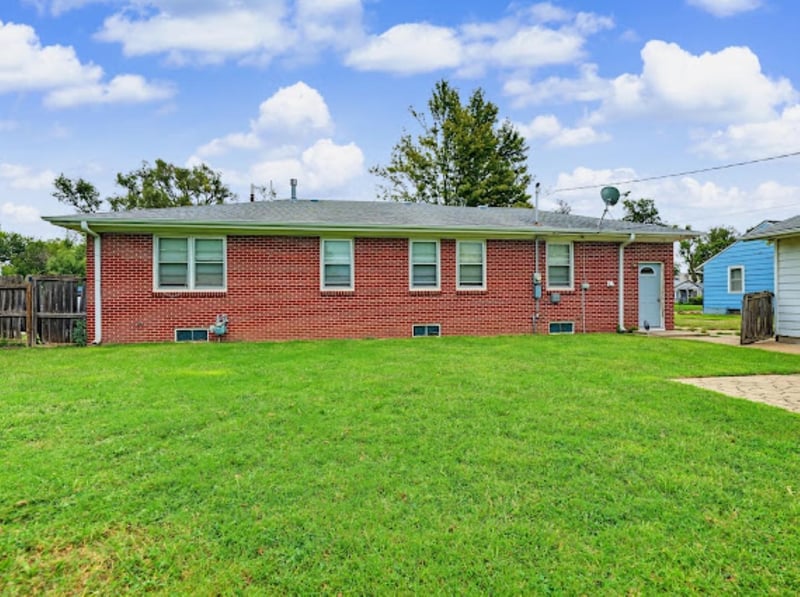621 N 12th, Salina, KS 67401