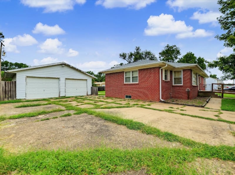 621 N 12th, Salina, KS 67401