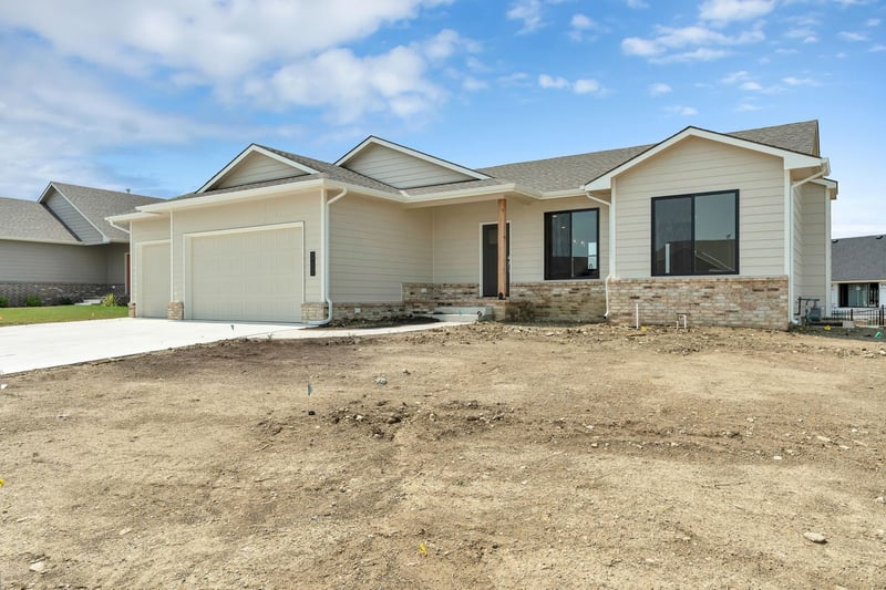 5039 N Highland St, Bel Aire, KS 67220