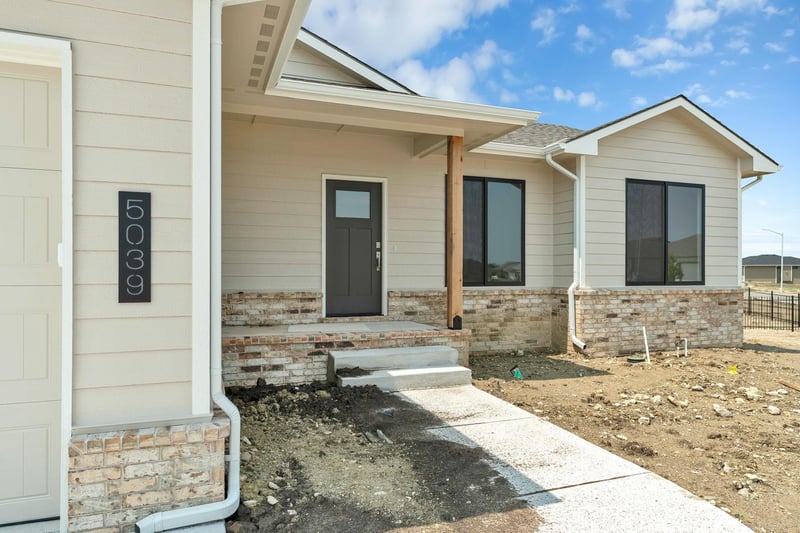 5039 N Highland St, Bel Aire, KS 67220
