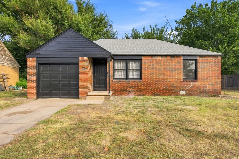 1639 N Kenmar Dr, Wichita, KS 67208