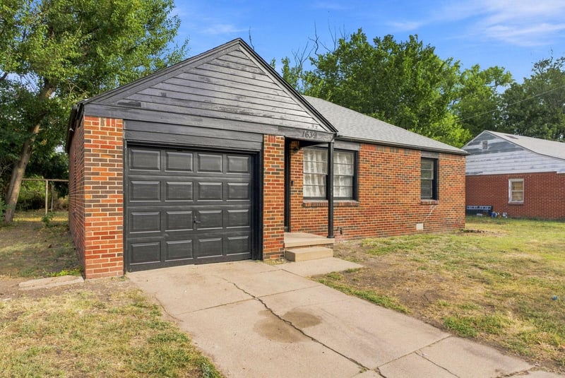 1639 N Kenmar Dr, Wichita, KS 67208