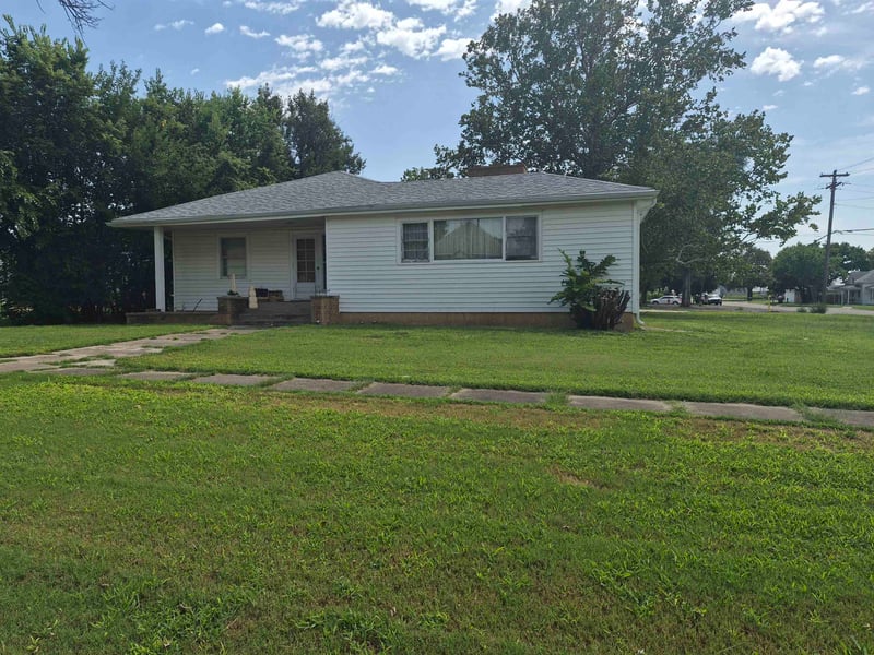 205 E Lost St, Lincoln, KS 67455