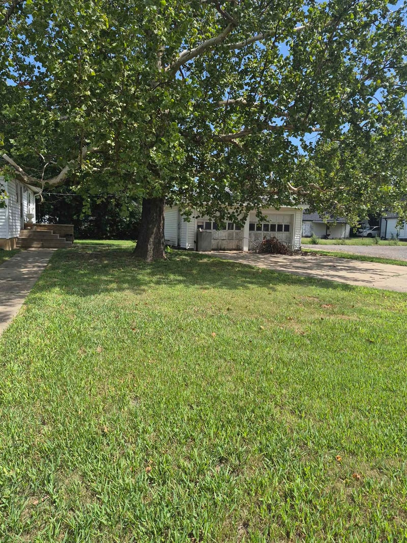 205 E Lost St, Lincoln, KS 67455