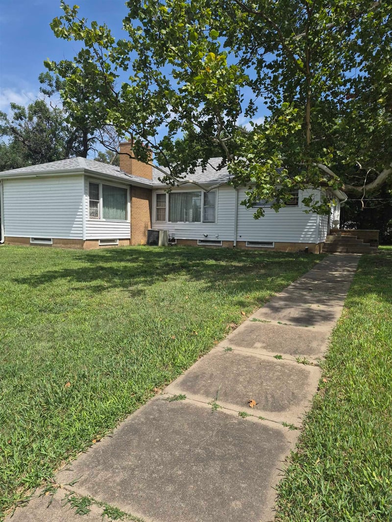 205 E Lost St, Lincoln, KS 67455