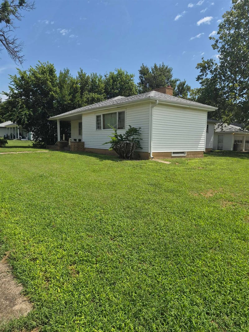 205 E Lost St, Lincoln, KS 67455