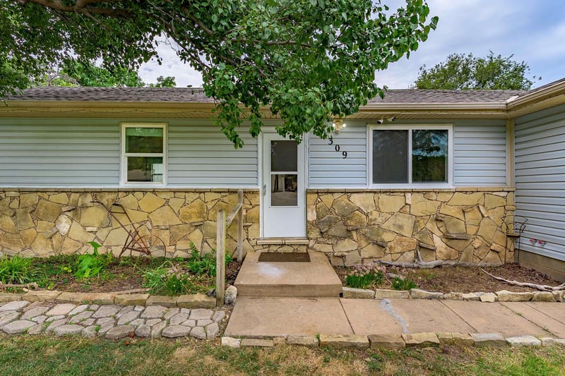 309 N Seymour St, Udall, KS 67146