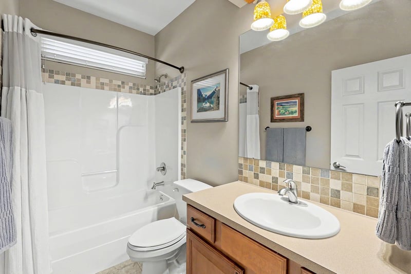 3178 N Lake Ridge Ct, Wichita, KS 67205