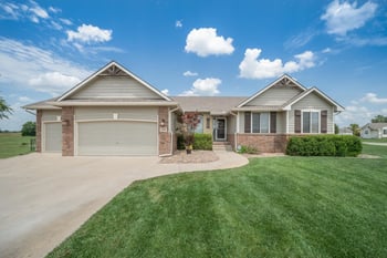 1245 N Countrywalk St, Rose Hill, KS 67133
