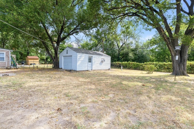 2130 S Victoria St, Wichita, KS 67211