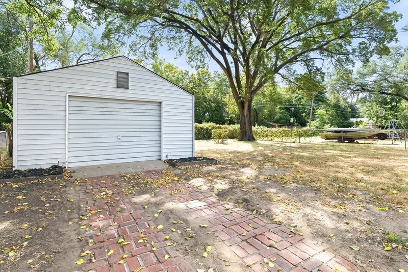 2130 S Victoria St, Wichita, KS 67211