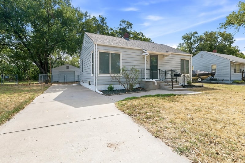 2130 S Victoria St, Wichita, KS 67211